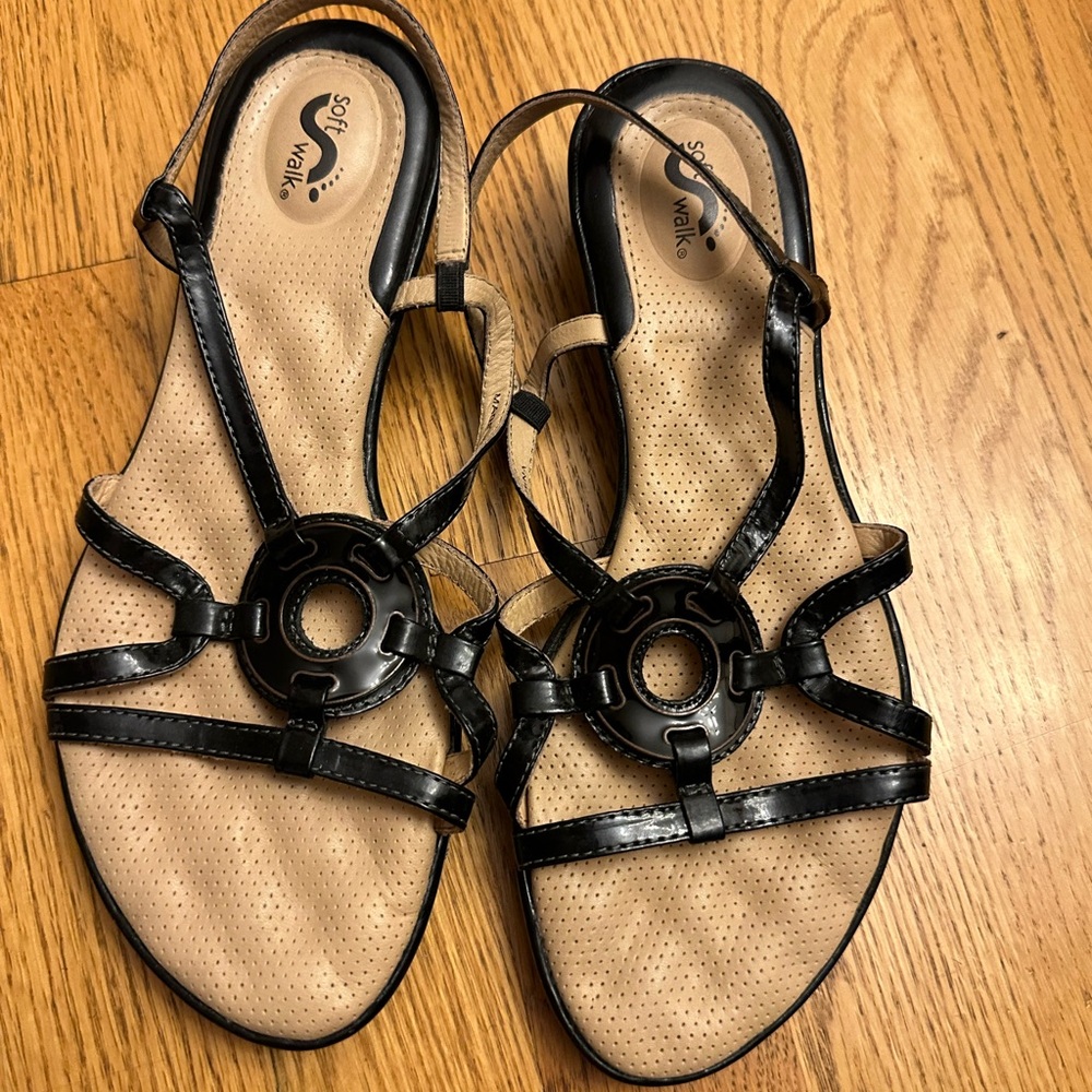 NWOT Softwalk sandals
